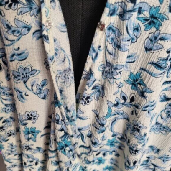 Blue Floral Ruffle Blouse MELLODAY Size 3X - Picture 10 of 11